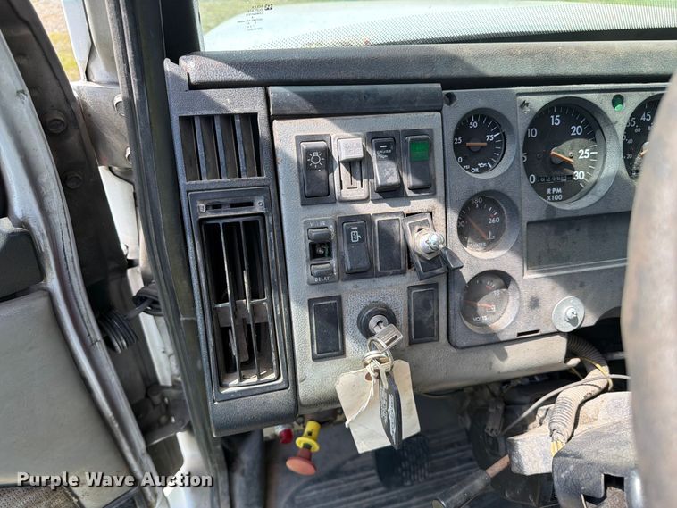 image for item FC3094 2000 Freightliner FL70 bucket truck