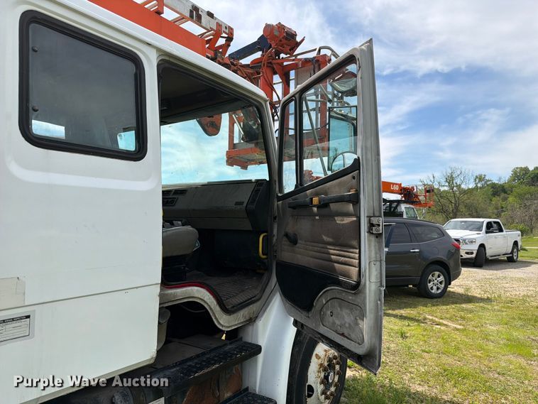 image for item FC3094 2000 Freightliner FL70 bucket truck