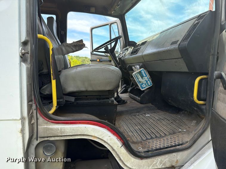 image for item FC3094 2000 Freightliner FL70 bucket truck