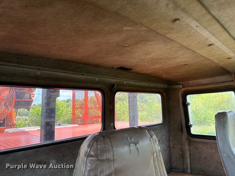 image for item FC3094 2000 Freightliner FL70 bucket truck