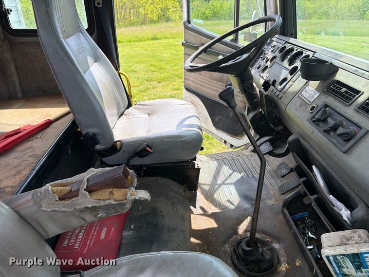 image for item FC3094 2000 Freightliner FL70 bucket truck