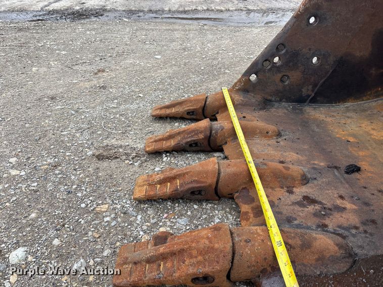 image for item FC4699 2005 Komatsu PC220LC-7L  excavator