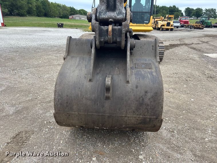 image for item FC4699 2005 Komatsu PC220LC-7L  excavator