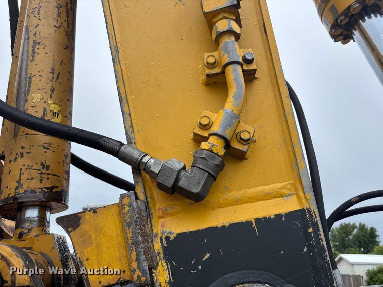 image for item FC4699 2005 Komatsu PC220LC-7L  excavator