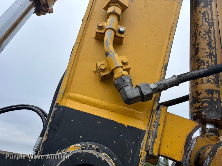image for item FC4699 2005 Komatsu PC220LC-7L  excavator