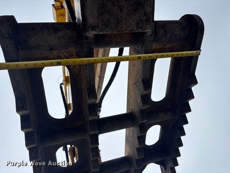 image for item FC4699 2005 Komatsu PC220LC-7L  excavator