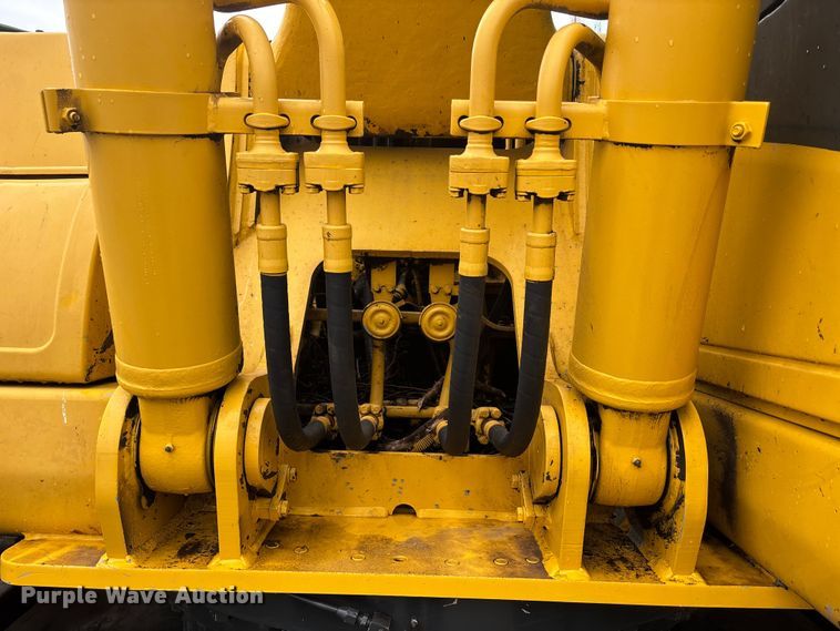 image for item FC4699 2005 Komatsu PC220LC-7L  excavator