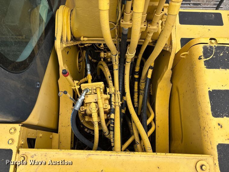 image for item FC4699 2005 Komatsu PC220LC-7L  excavator
