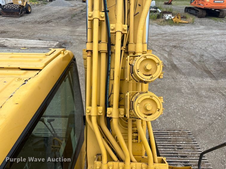 image for item FC4699 2005 Komatsu PC220LC-7L  excavator