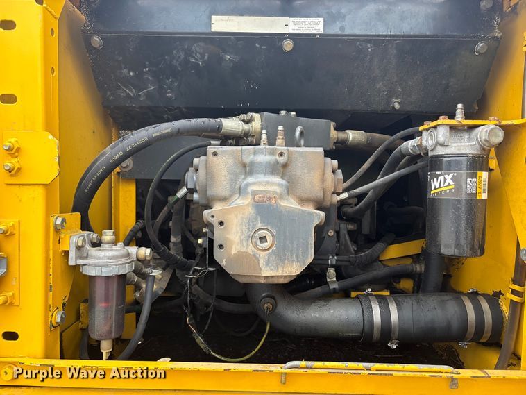 image for item FC4699 2005 Komatsu PC220LC-7L  excavator