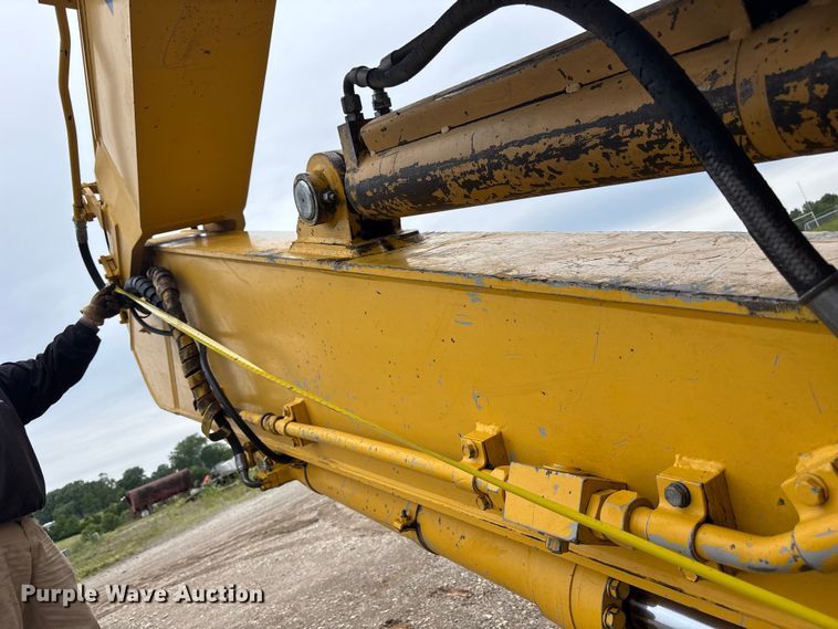 image for item FC4699 2005 Komatsu PC220LC-7L  excavator