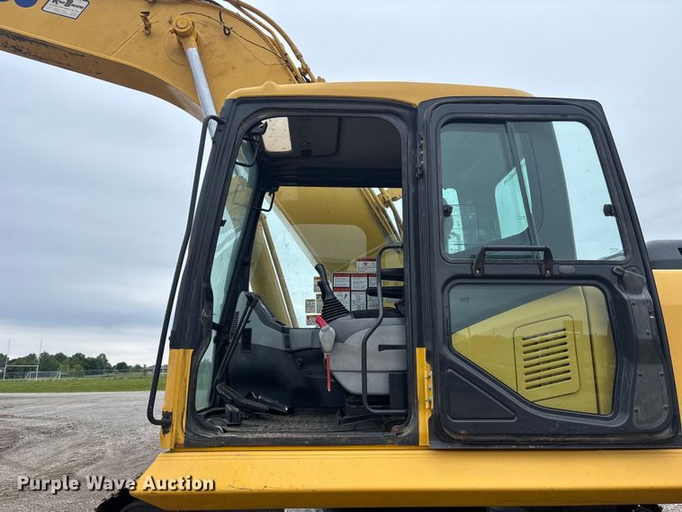 image for item FC4699 2005 Komatsu PC220LC-7L  excavator