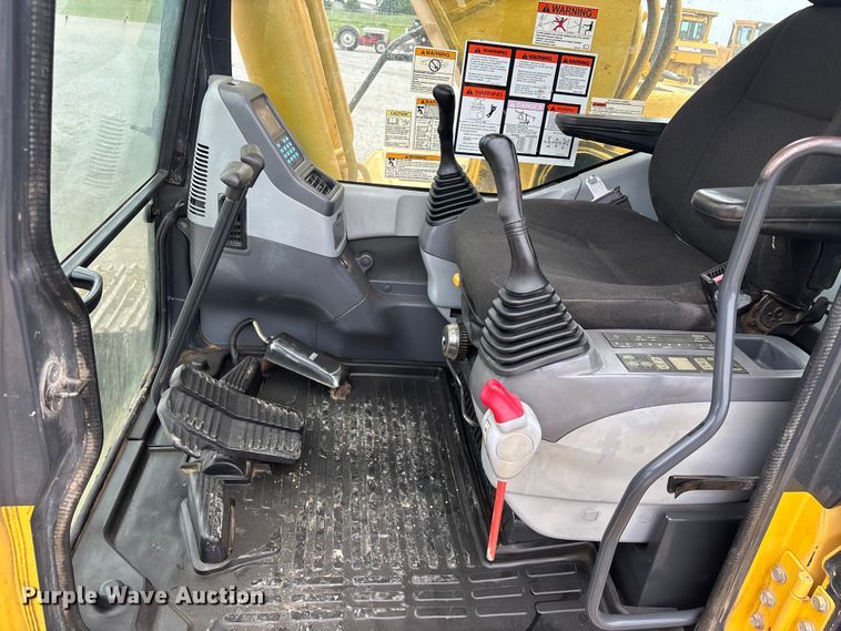 image for item FC4699 2005 Komatsu PC220LC-7L  excavator