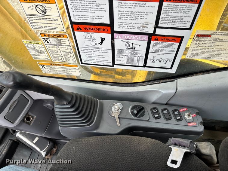 image for item FC4699 2005 Komatsu PC220LC-7L  excavator