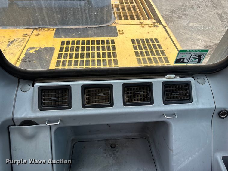 image for item FC4699 2005 Komatsu PC220LC-7L  excavator