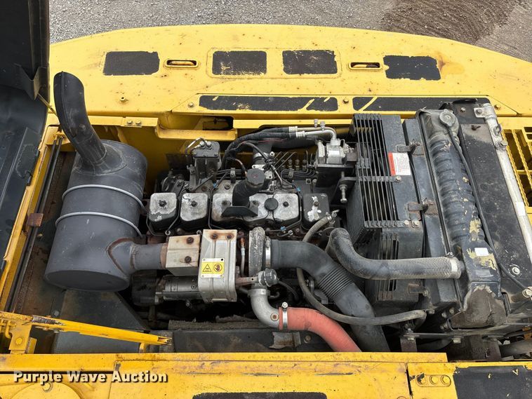 image for item FC4699 2005 Komatsu PC220LC-7L  excavator