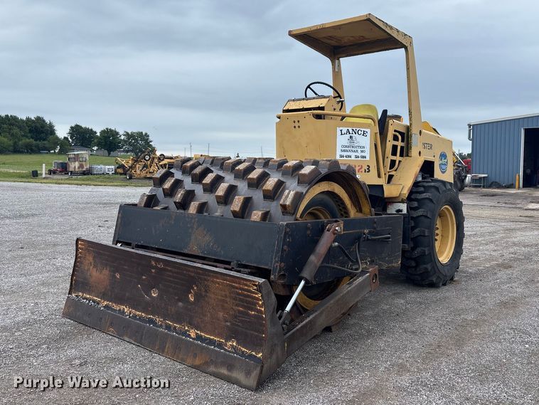 image for item FC4700 Hyster C832B single drum vibratory padfoot roller