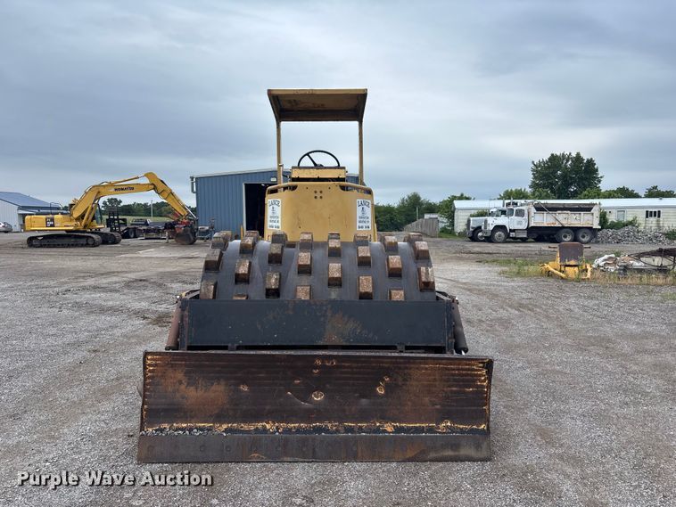 image for item FC4700 Hyster C832B single drum vibratory padfoot roller
