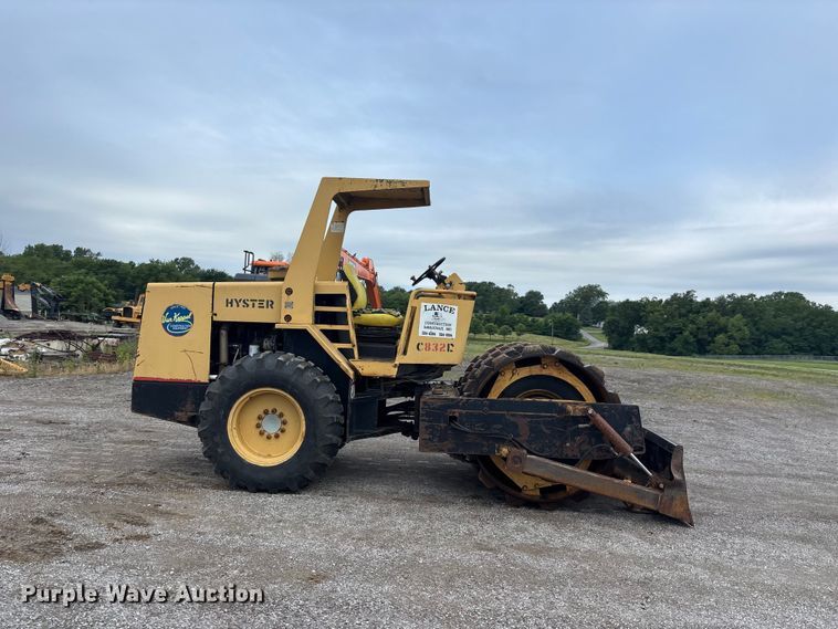 image for item FC4700 Hyster C832B single drum vibratory padfoot roller