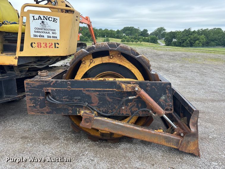 image for item FC4700 Hyster C832B single drum vibratory padfoot roller