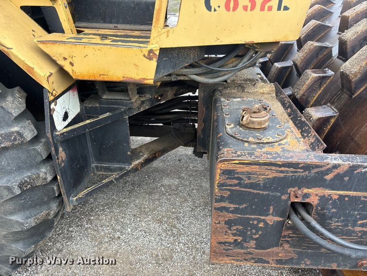image for item FC4700 Hyster C832B single drum vibratory padfoot roller