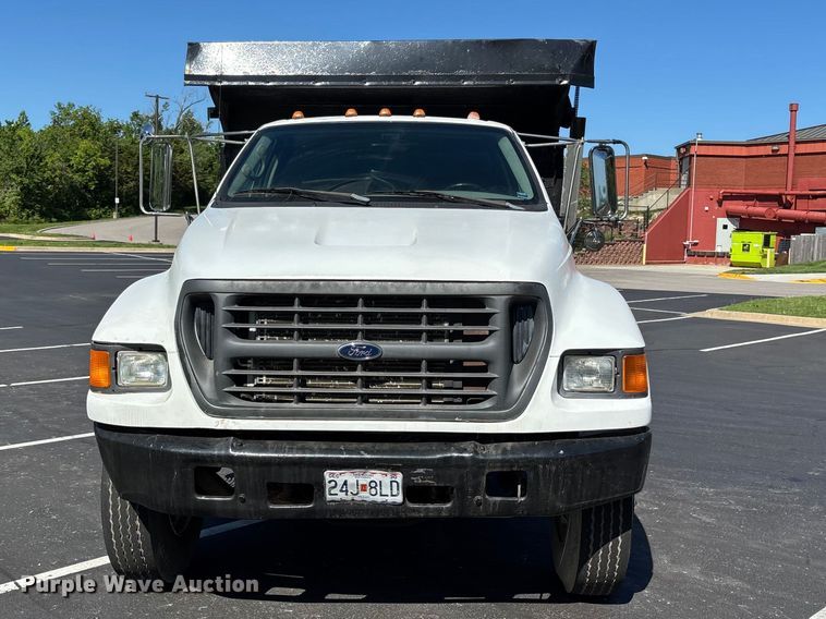 image for item FC4704 2000 Ford F750 dump truck