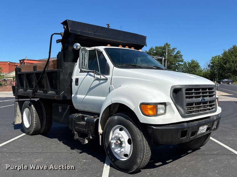 image for item FC4704 2000 Ford F750 dump truck