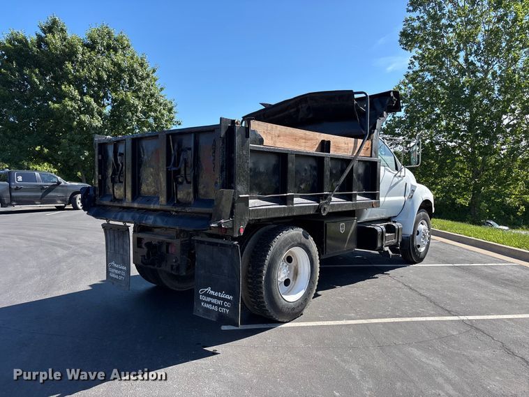 image for item FC4704 2000 Ford F750 dump truck