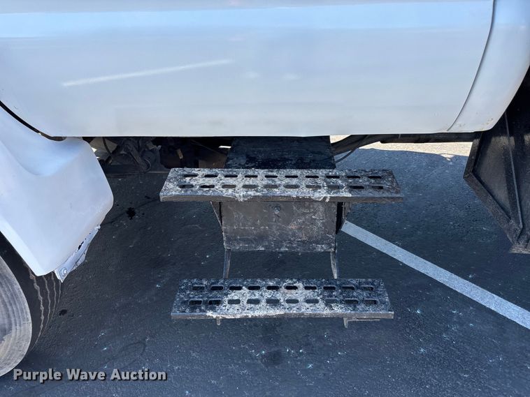 image for item FC4704 2000 Ford F750 dump truck