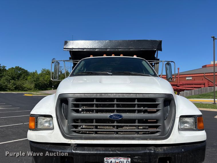 image for item FC4704 2000 Ford F750 dump truck