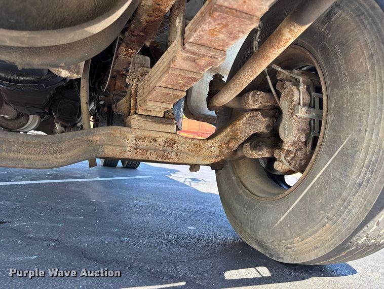 image for item FC4704 2000 Ford F750 dump truck