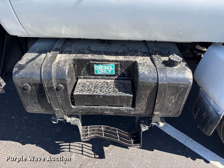 image for item FC4704 2000 Ford F750 dump truck