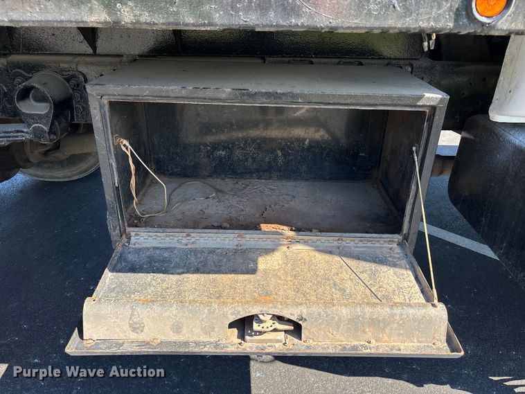 image for item FC4704 2000 Ford F750 dump truck