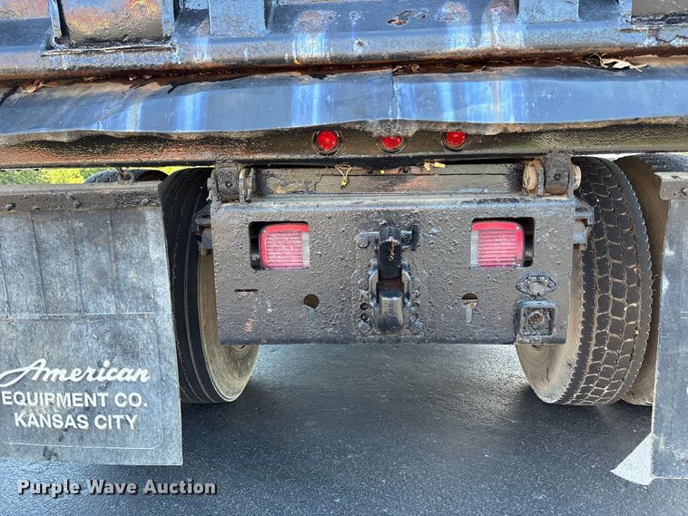 image for item FC4704 2000 Ford F750 dump truck