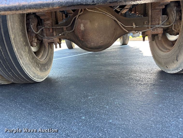 image for item FC4704 2000 Ford F750 dump truck