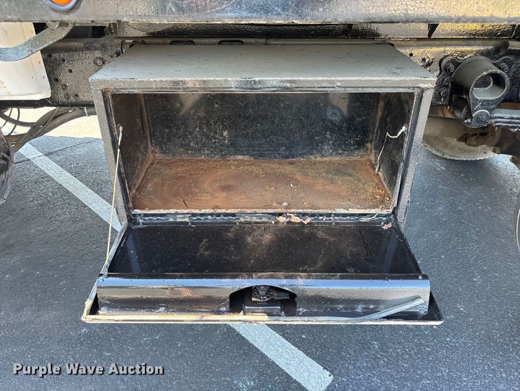 image for item FC4704 2000 Ford F750 dump truck