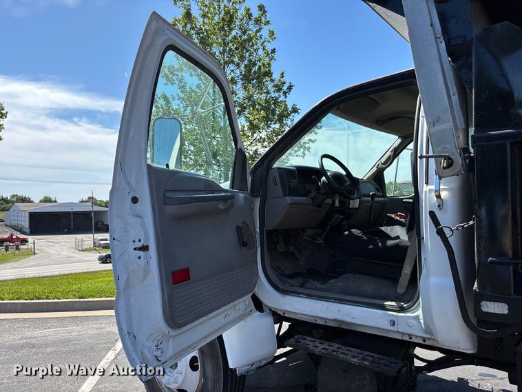 image for item FC4704 2000 Ford F750 dump truck