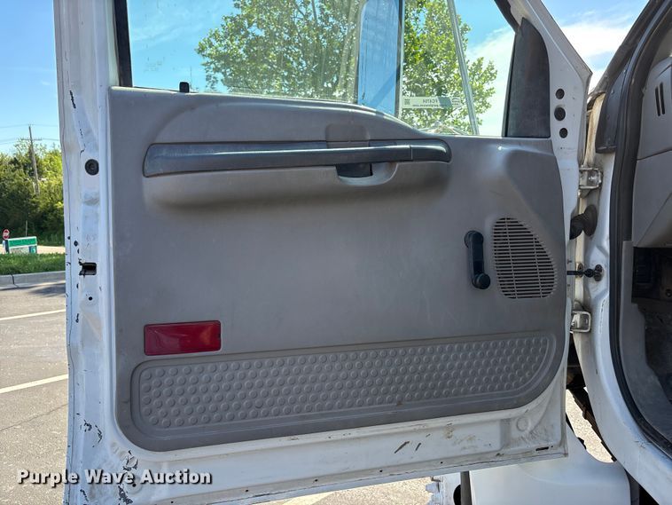 image for item FC4704 2000 Ford F750 dump truck