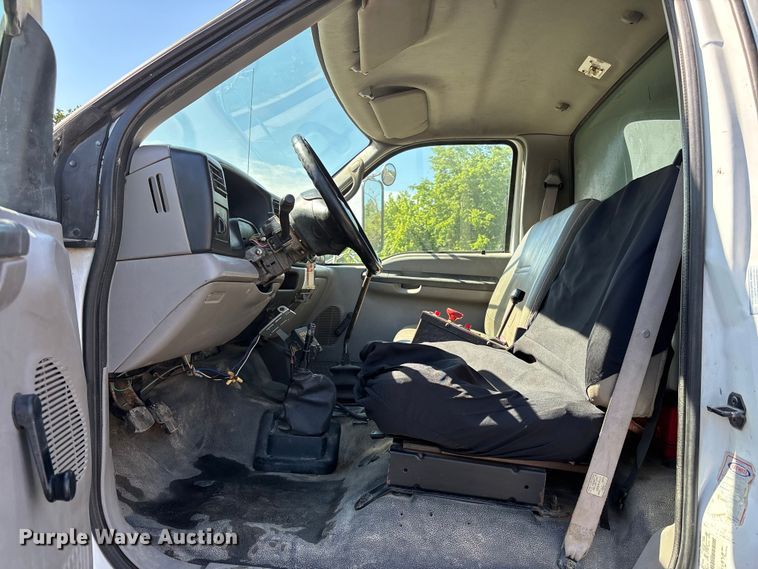 image for item FC4704 2000 Ford F750 dump truck