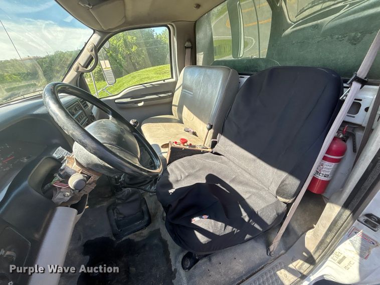 image for item FC4704 2000 Ford F750 dump truck