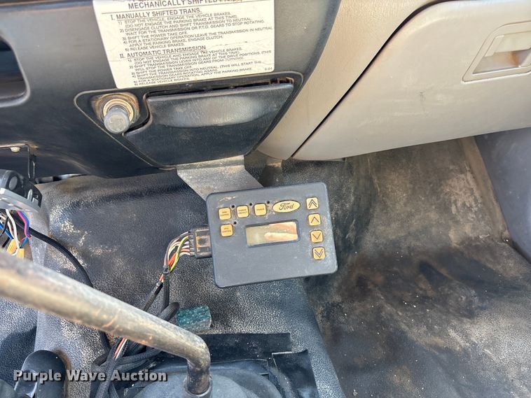 image for item FC4704 2000 Ford F750 dump truck