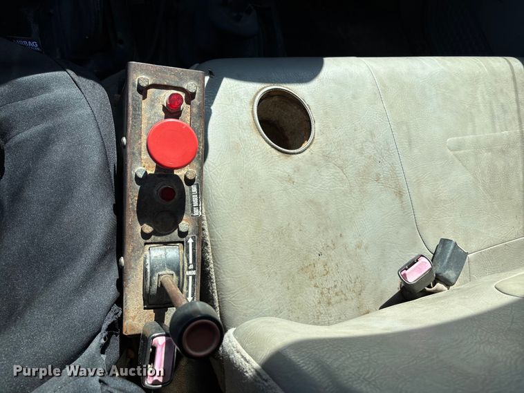 image for item FC4704 2000 Ford F750 dump truck