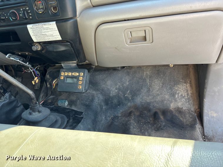 image for item FC4704 2000 Ford F750 dump truck
