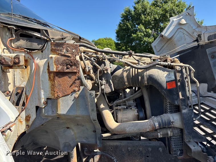 image for item FC4704 2000 Ford F750 dump truck