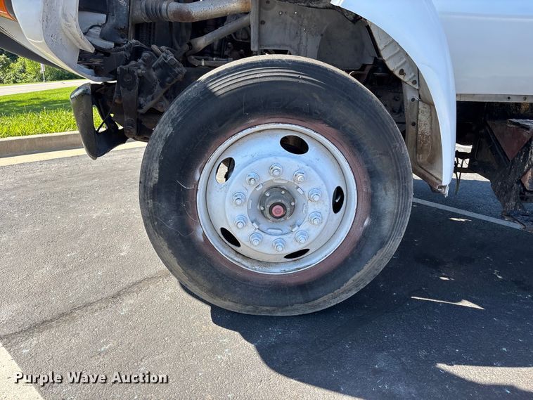 image for item FC4704 2000 Ford F750 dump truck