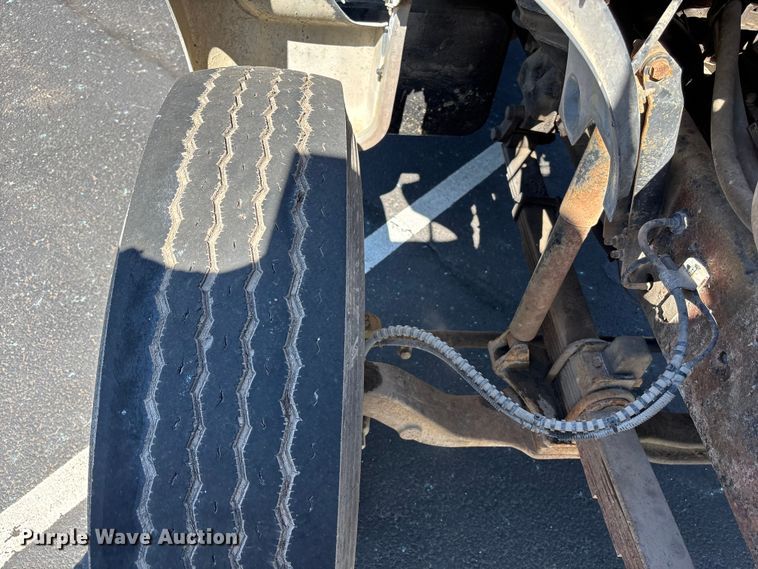 image for item FC4704 2000 Ford F750 dump truck