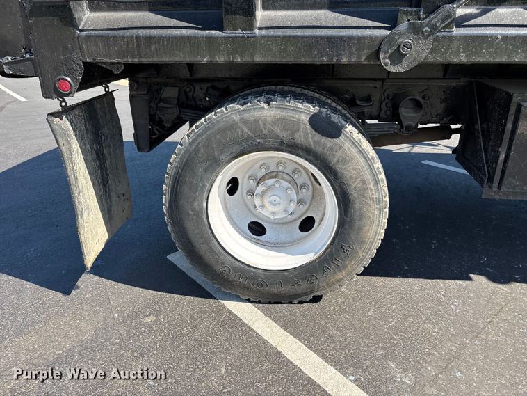 image for item FC4704 2000 Ford F750 dump truck
