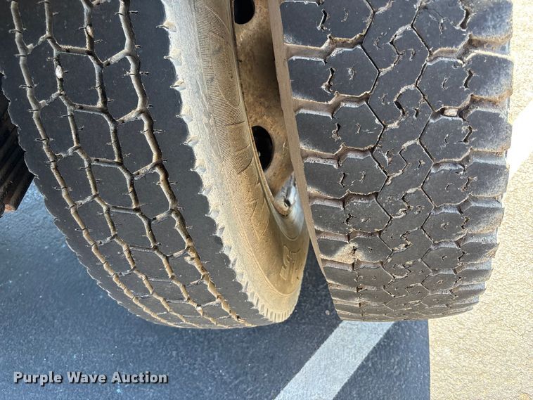 image for item FC4704 2000 Ford F750 dump truck
