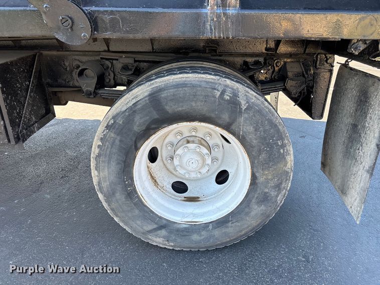 image for item FC4704 2000 Ford F750 dump truck