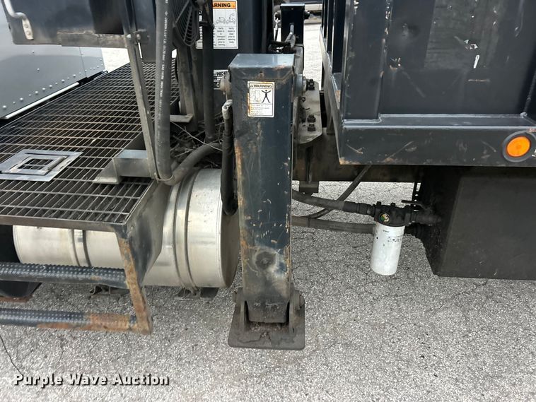 image for item FC5517 2015 Kenworth T370 grapple crane truck
